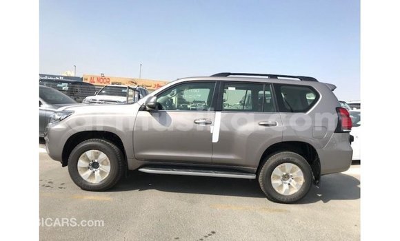 Tenga Imported Toyota Prado Bhurawuni Mota in Import - Dubai in Harare Tenga Imported Toyota Prado Bhurawuni Mota in Import - Dubai in Harare