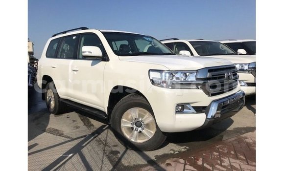 Tenga Imported Toyota Land Cruiser Chena Mota in Import - Dubai in Harare Tenga Imported Toyota Land Cruiser Chena Mota in Import - Dubai in Harare