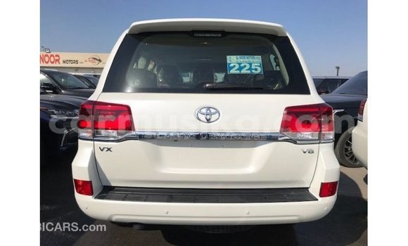 Tenga Imported Toyota Land Cruiser Chena Mota in Import - Dubai in Harare Tenga Imported Toyota Land Cruiser Chena Mota in Import - Dubai in Harare