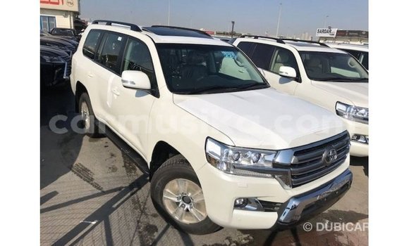 Tenga Imported Toyota Land Cruiser Chena Mota in Import - Dubai in Harare Tenga Imported Toyota Land Cruiser Chena Mota in Import - Dubai in Harare