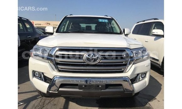 Tenga Imported Toyota Land Cruiser Chena Mota in Import - Dubai in Harare Tenga Imported Toyota Land Cruiser Chena Mota in Import - Dubai in Harare