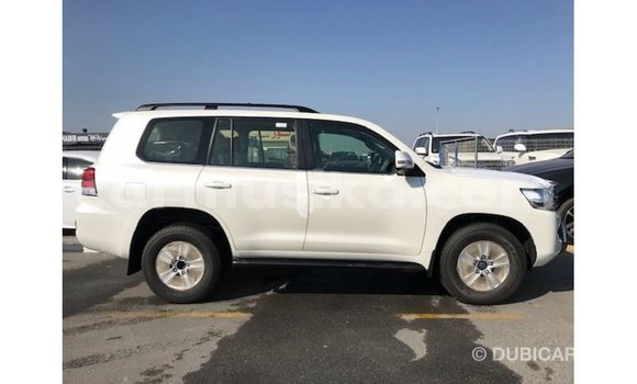 Tenga Imported Toyota Land Cruiser Chena Mota in Import - Dubai in Harare Tenga Imported Toyota Land Cruiser Chena Mota in Import - Dubai in Harare