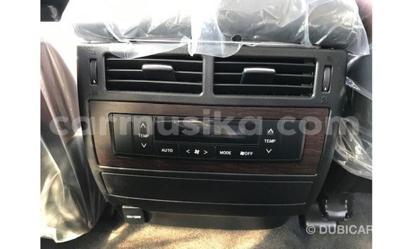 Tenga Imported Toyota Land Cruiser Chena Mota in Import - Dubai in Harare Tenga Imported Toyota Land Cruiser Chena Mota in Import - Dubai in Harare