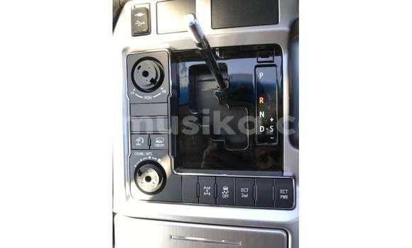 Tenga Imported Toyota Land Cruiser Chena Mota in Import - Dubai in Harare Tenga Imported Toyota Land Cruiser Chena Mota in Import - Dubai in Harare