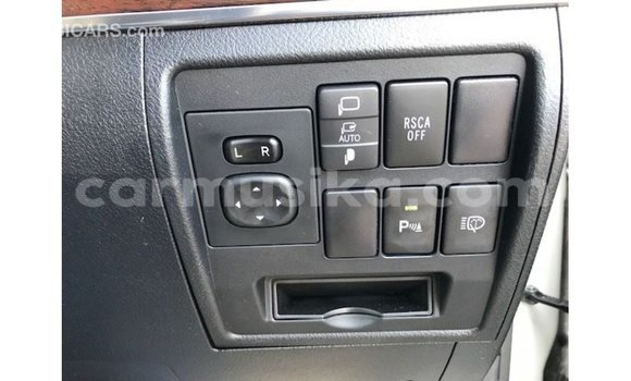 Tenga Imported Toyota Land Cruiser Chena Mota in Import - Dubai in Harare Tenga Imported Toyota Land Cruiser Chena Mota in Import - Dubai in Harare