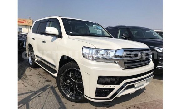 Tenga Imported Toyota Land Cruiser Chena Mota in Import - Dubai in Harare Tenga Imported Toyota Land Cruiser Chena Mota in Import - Dubai in Harare
