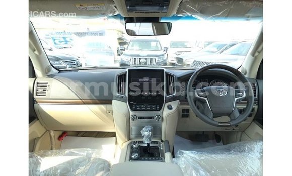 Tenga Imported Toyota Land Cruiser Chena Mota in Import - Dubai in Harare Tenga Imported Toyota Land Cruiser Chena Mota in Import - Dubai in Harare