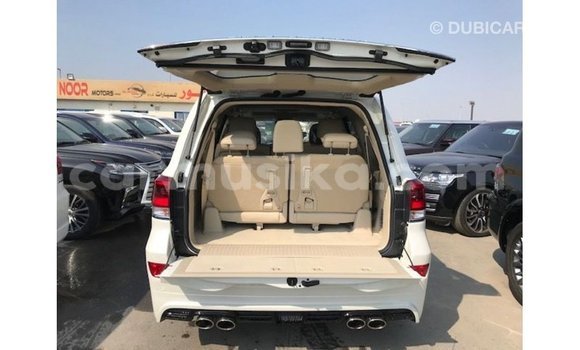 Tenga Imported Toyota Land Cruiser Chena Mota in Import - Dubai in Harare Tenga Imported Toyota Land Cruiser Chena Mota in Import - Dubai in Harare