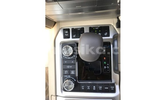 Tenga Imported Toyota Land Cruiser Chena Mota in Import - Dubai in Harare Tenga Imported Toyota Land Cruiser Chena Mota in Import - Dubai in Harare