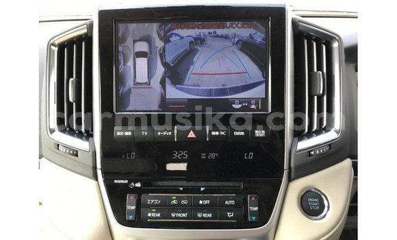 Tenga Imported Toyota Land Cruiser Chena Mota in Import - Dubai in Harare Tenga Imported Toyota Land Cruiser Chena Mota in Import - Dubai in Harare