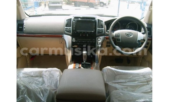 Tenga Imported Toyota Land Cruiser Chena Mota in Import - Dubai in Harare Tenga Imported Toyota Land Cruiser Chena Mota in Import - Dubai in Harare