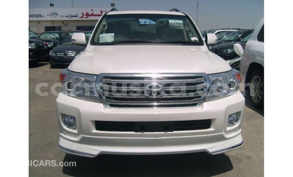 Tenga Imported Toyota Land Cruiser Chena Mota in Import - Dubai in Harare Tenga Imported Toyota Land Cruiser Chena Mota in Import - Dubai in Harare