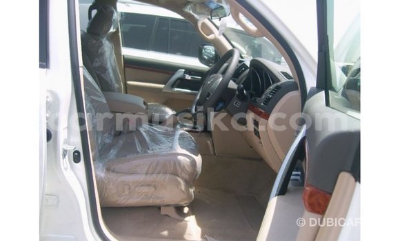 Tenga Imported Toyota Land Cruiser Chena Mota in Import - Dubai in Harare Tenga Imported Toyota Land Cruiser Chena Mota in Import - Dubai in Harare