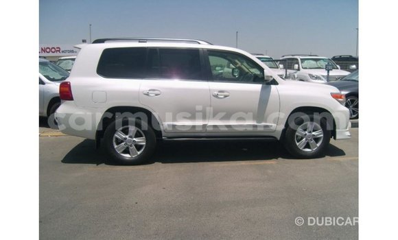 Tenga Imported Toyota Land Cruiser Chena Mota in Import - Dubai in Harare Tenga Imported Toyota Land Cruiser Chena Mota in Import - Dubai in Harare