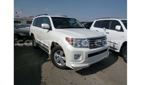 Nunua Imported Toyota Land Cruiser Nyeupe Gari ndani ya Import - Dubai nchini Harare Nunua Imported Toyota Land Cruiser Nyeupe Gari ndani ya Import - Dubai nchini Harare