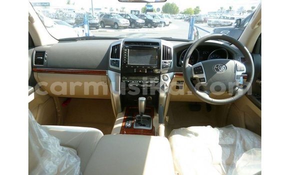 Nunua Imported Toyota Land Cruiser Nyeupe Gari ndani ya Import - Dubai nchini Harare Nunua Imported Toyota Land Cruiser Nyeupe Gari ndani ya Import - Dubai nchini Harare