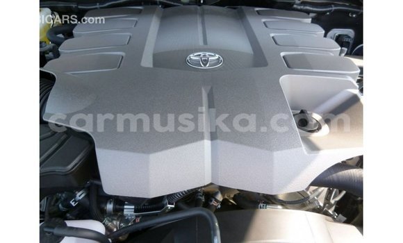 Nunua Imported Toyota Land Cruiser Nyeupe Gari ndani ya Import - Dubai nchini Harare Nunua Imported Toyota Land Cruiser Nyeupe Gari ndani ya Import - Dubai nchini Harare