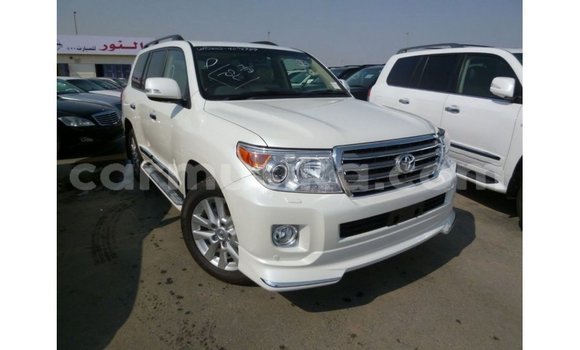 Tenga Imported Toyota Land Cruiser Chena Mota in Import - Dubai in Harare Tenga Imported Toyota Land Cruiser Chena Mota in Import - Dubai in Harare