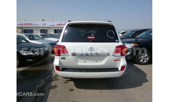 Tenga Imported Toyota Land Cruiser Chena Mota in Import - Dubai in Harare Tenga Imported Toyota Land Cruiser Chena Mota in Import - Dubai in Harare