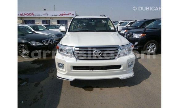 Tenga Imported Toyota Land Cruiser Chena Mota in Import - Dubai in Harare Tenga Imported Toyota Land Cruiser Chena Mota in Import - Dubai in Harare