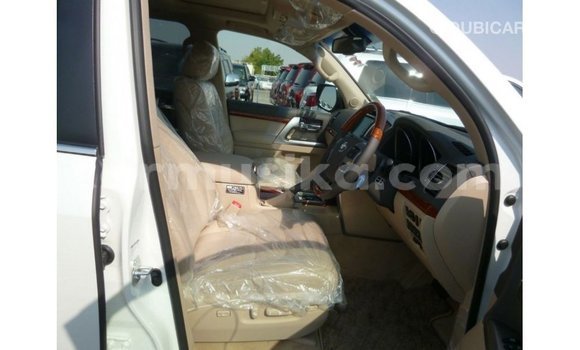 Tenga Imported Toyota Land Cruiser Chena Mota in Import - Dubai in Harare Tenga Imported Toyota Land Cruiser Chena Mota in Import - Dubai in Harare