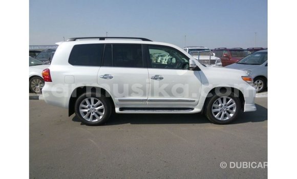 Tenga Imported Toyota Land Cruiser Chena Mota in Import - Dubai in Harare Tenga Imported Toyota Land Cruiser Chena Mota in Import - Dubai in Harare