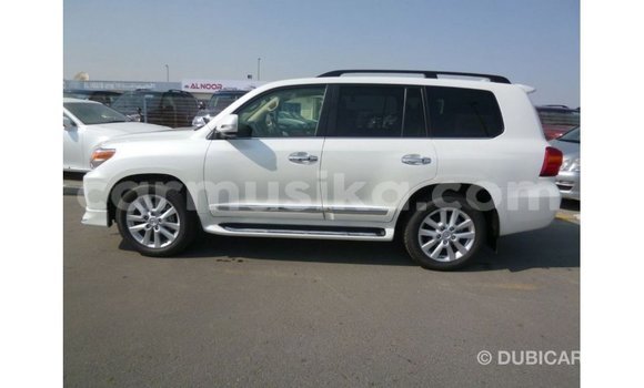 Tenga Imported Toyota Land Cruiser Chena Mota in Import - Dubai in Harare Tenga Imported Toyota Land Cruiser Chena Mota in Import - Dubai in Harare