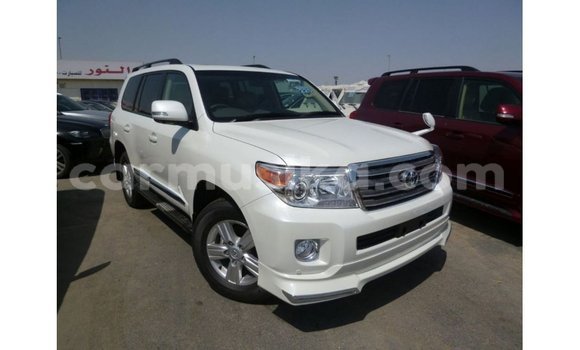 Tenga Imported Toyota Land Cruiser Chena Mota in Import - Dubai in Harare Tenga Imported Toyota Land Cruiser Chena Mota in Import - Dubai in Harare
