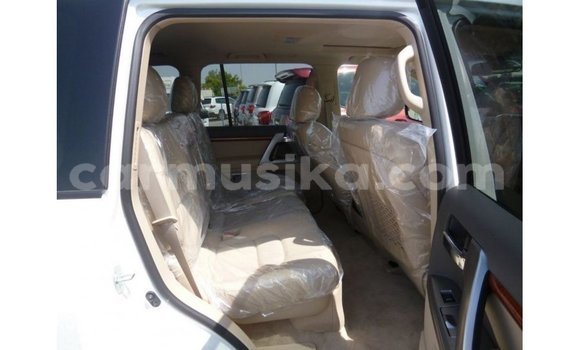 Tenga Imported Toyota Land Cruiser Chena Mota in Import - Dubai in Harare Tenga Imported Toyota Land Cruiser Chena Mota in Import - Dubai in Harare