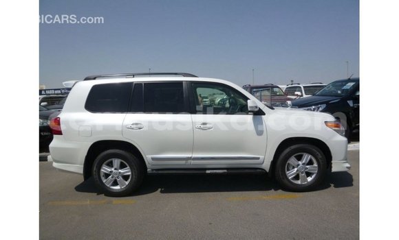 Tenga Imported Toyota Land Cruiser Chena Mota in Import - Dubai in Harare Tenga Imported Toyota Land Cruiser Chena Mota in Import - Dubai in Harare
