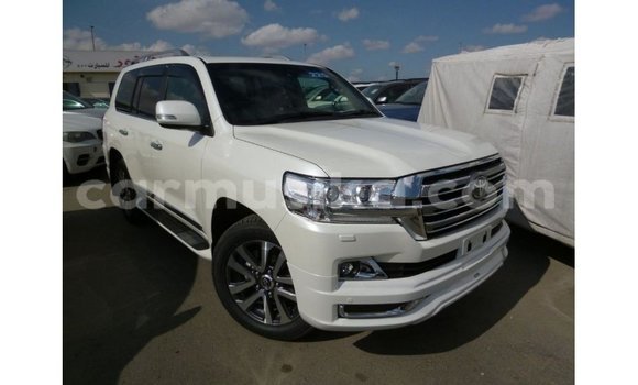 Tenga Imported Toyota Land Cruiser Chena Mota in Import - Dubai in Harare Tenga Imported Toyota Land Cruiser Chena Mota in Import - Dubai in Harare