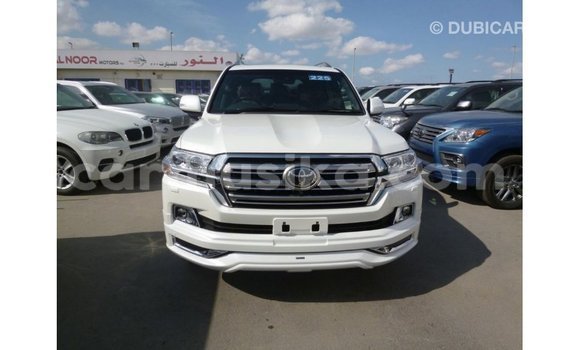 Tenga Imported Toyota Land Cruiser Chena Mota in Import - Dubai in Harare Tenga Imported Toyota Land Cruiser Chena Mota in Import - Dubai in Harare
