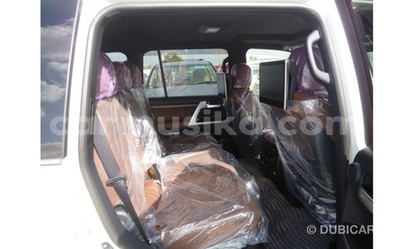 Tenga Imported Toyota Land Cruiser Chena Mota in Import - Dubai in Harare Tenga Imported Toyota Land Cruiser Chena Mota in Import - Dubai in Harare
