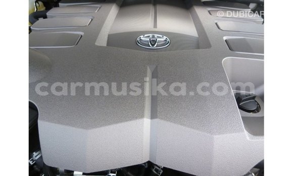 Tenga Imported Toyota Land Cruiser Chena Mota in Import - Dubai in Harare Tenga Imported Toyota Land Cruiser Chena Mota in Import - Dubai in Harare