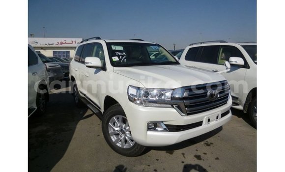 Nunua Imported Toyota Land Cruiser Nyeupe Gari ndani ya Import - Dubai nchini Harare Nunua Imported Toyota Land Cruiser Nyeupe Gari ndani ya Import - Dubai nchini Harare
