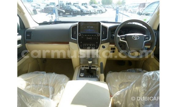 Nunua Imported Toyota Land Cruiser Nyeupe Gari ndani ya Import - Dubai nchini Harare Nunua Imported Toyota Land Cruiser Nyeupe Gari ndani ya Import - Dubai nchini Harare