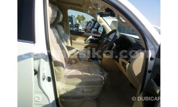 Nunua Imported Toyota Land Cruiser Nyeupe Gari ndani ya Import - Dubai nchini Harare Nunua Imported Toyota Land Cruiser Nyeupe Gari ndani ya Import - Dubai nchini Harare