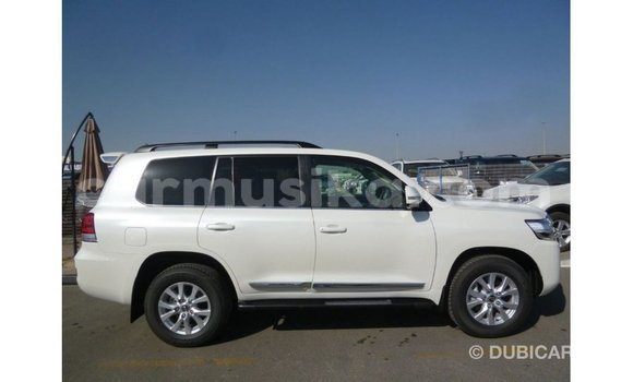 Nunua Imported Toyota Land Cruiser Nyeupe Gari ndani ya Import - Dubai nchini Harare Nunua Imported Toyota Land Cruiser Nyeupe Gari ndani ya Import - Dubai nchini Harare