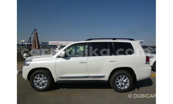 Nunua Imported Toyota Land Cruiser Nyeupe Gari ndani ya Import - Dubai nchini Harare Nunua Imported Toyota Land Cruiser Nyeupe Gari ndani ya Import - Dubai nchini Harare