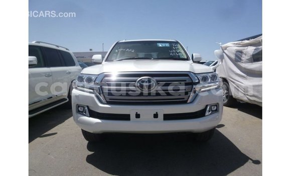 Tenga Imported Toyota Land Cruiser Chena Mota in Import - Dubai in Harare Tenga Imported Toyota Land Cruiser Chena Mota in Import - Dubai in Harare