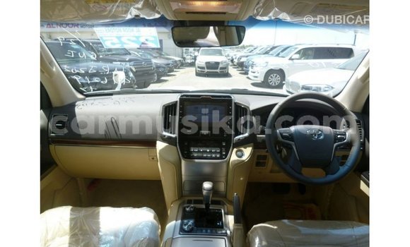 Tenga Imported Toyota Land Cruiser Chena Mota in Import - Dubai in Harare Tenga Imported Toyota Land Cruiser Chena Mota in Import - Dubai in Harare