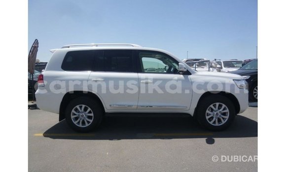 Tenga Imported Toyota Land Cruiser Chena Mota in Import - Dubai in Harare Tenga Imported Toyota Land Cruiser Chena Mota in Import - Dubai in Harare