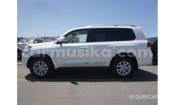Tenga Imported Toyota Land Cruiser Chena Mota in Import - Dubai in Harare Tenga Imported Toyota Land Cruiser Chena Mota in Import - Dubai in Harare